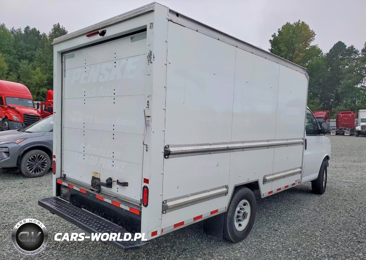 2021 GMC Savana Cutaway G3500 Box Truck VIN:1GD07RFP4M1226445 - 3
