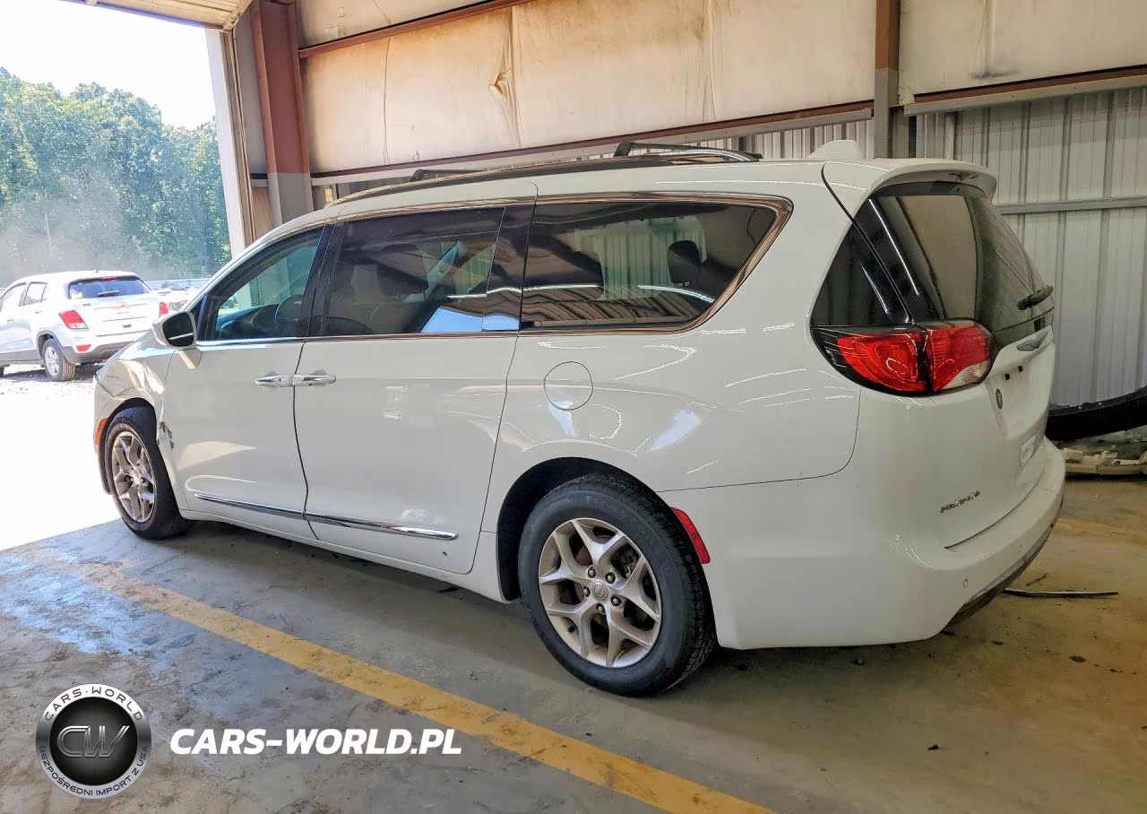 2020 Chrysler Pacifica Touring L VIN:2C4RC1BG1LR114985 - 2