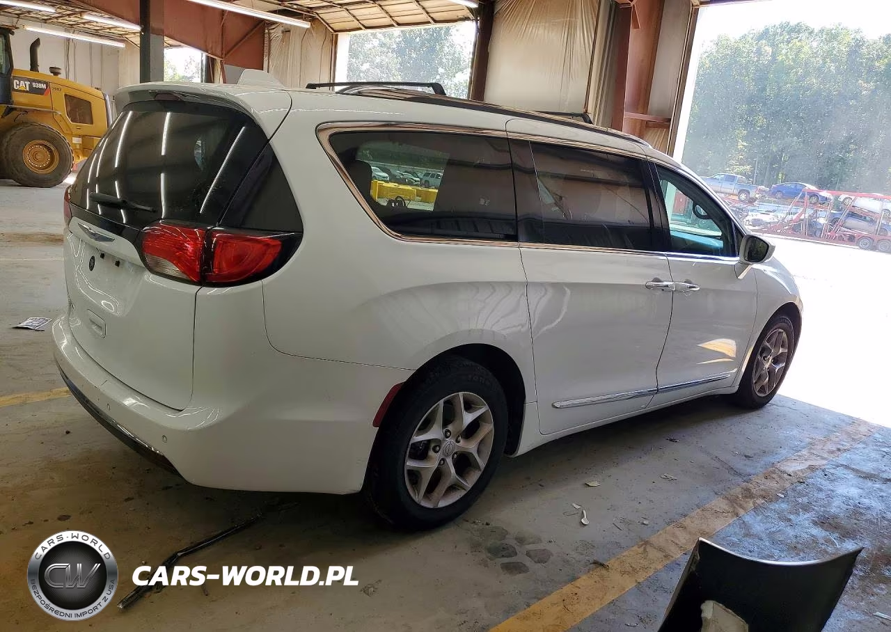2020 Chrysler Pacifica Touring L VIN:2C4RC1BG1LR114985 - 3