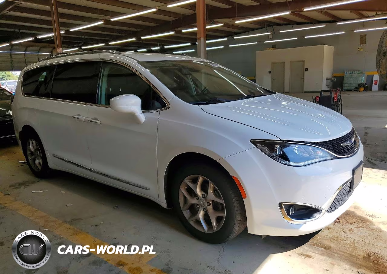 2020 Chrysler Pacifica Touring L VIN:2C4RC1BG1LR114985 - 4