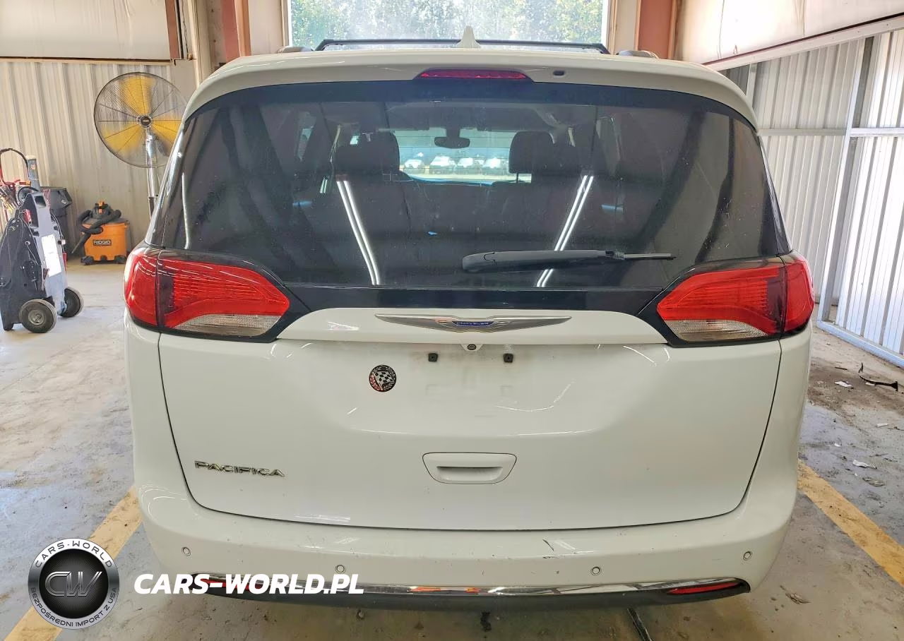 2020 Chrysler Pacifica Touring L VIN:2C4RC1BG1LR114985 - 6