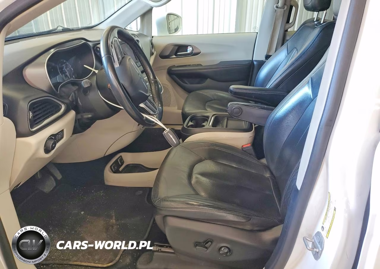 2020 Chrysler Pacifica Touring L VIN:2C4RC1BG1LR114985 - 7
