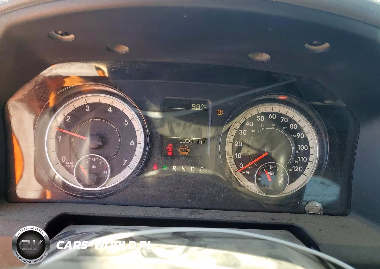 2018 Ram 2500 St VIN:3C6UR5HJ7JG145218 - 9