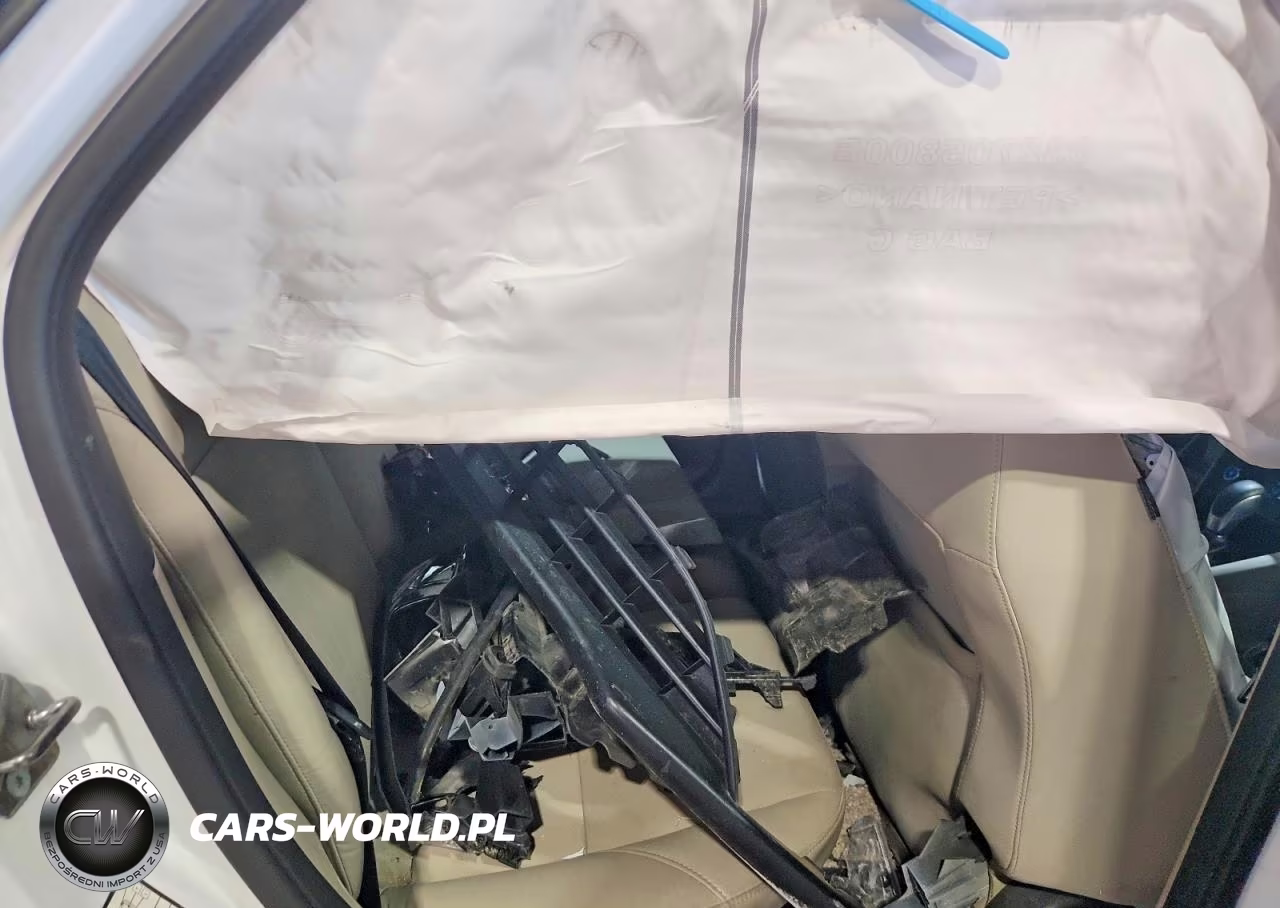 2018 Ford Focus Se VIN:1FADP3K25JL231947 - 11