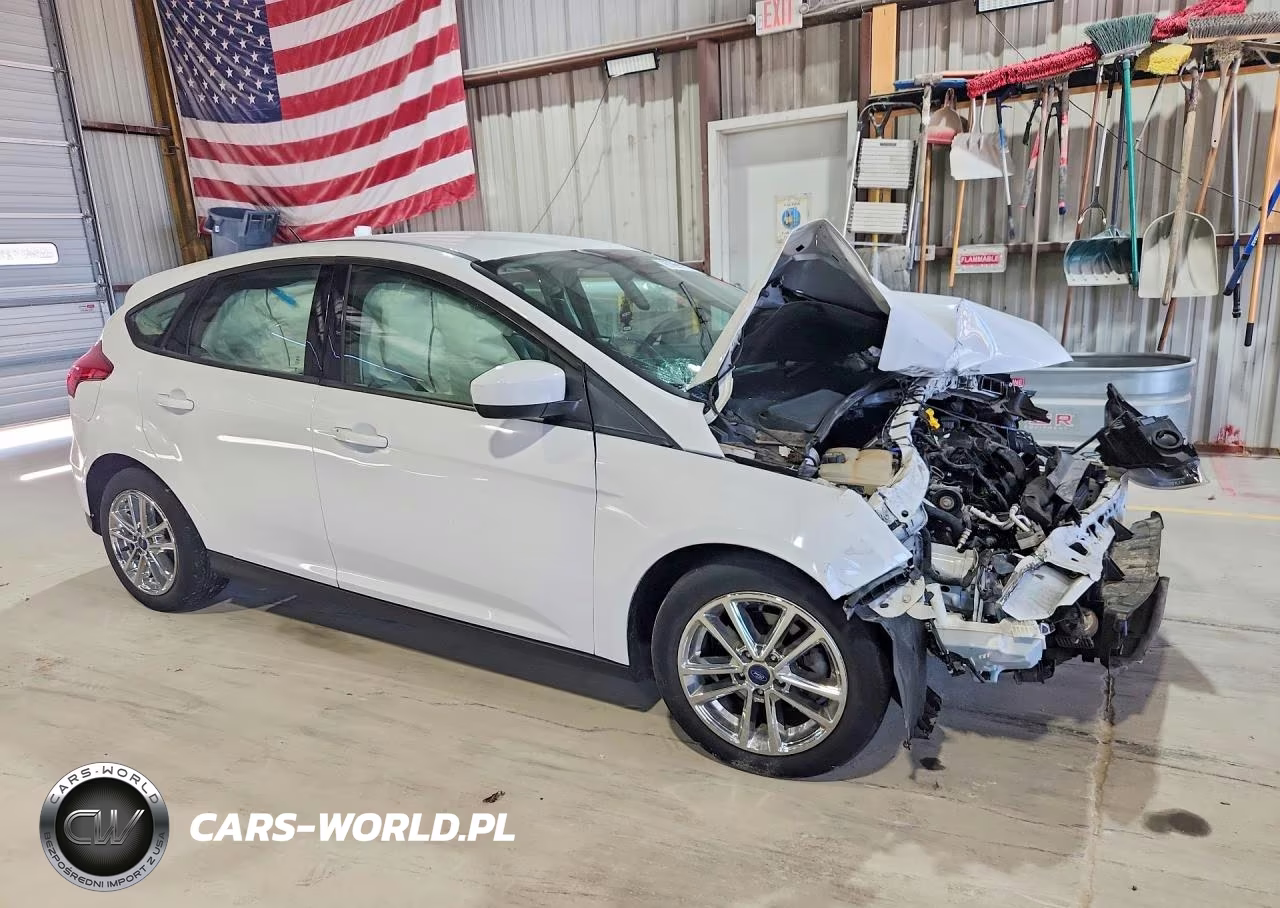 2018 Ford Focus Se VIN:1FADP3K25JL231947 - 4