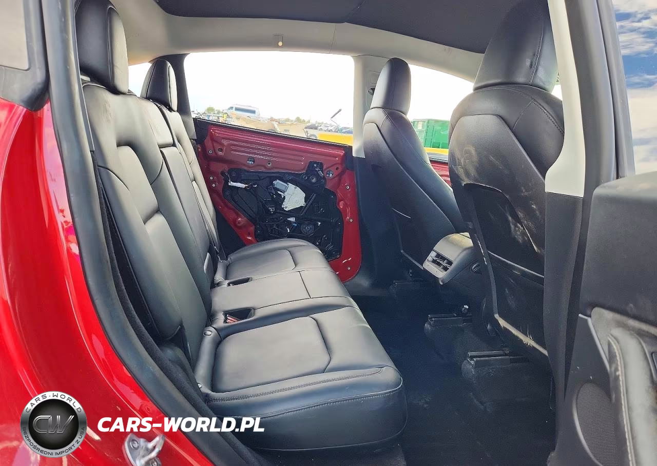 2023 Tesla Model Y VIN:7SAYGDEE0PA023364 - 11