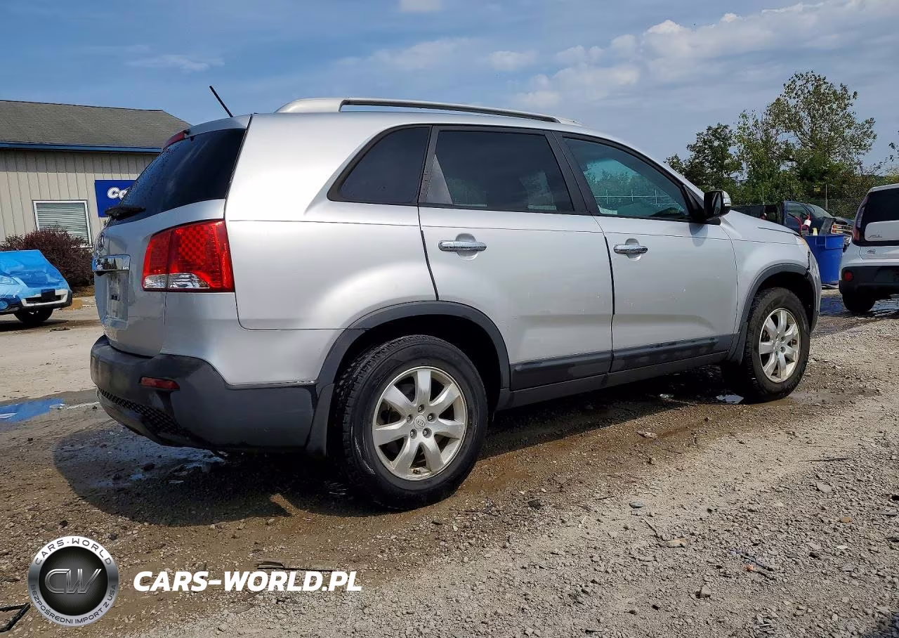 2011 Kia Sorento Lx VIN:5XYKT3A16BG173950 - 3