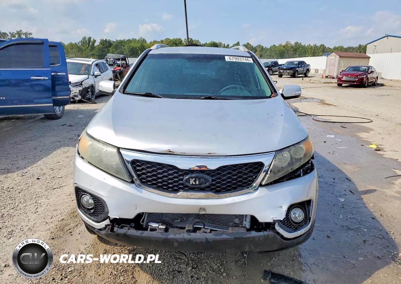2011 Kia Sorento Lx VIN:5XYKT3A16BG173950 - 5