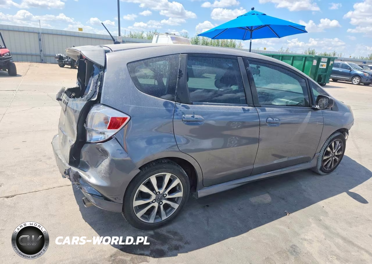 2013 Honda Fit Sport VIN:JHMGE8H64DC059711 - 3