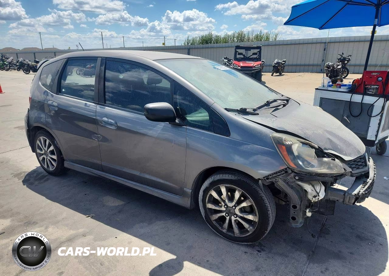 2013 Honda Fit Sport VIN:JHMGE8H64DC059711 - 4