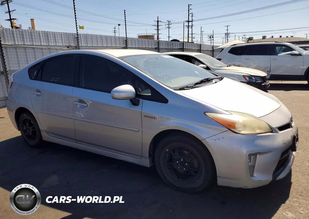 2013 Toyota Prius Two VIN:JTDKN3DU3D5628507 - 4