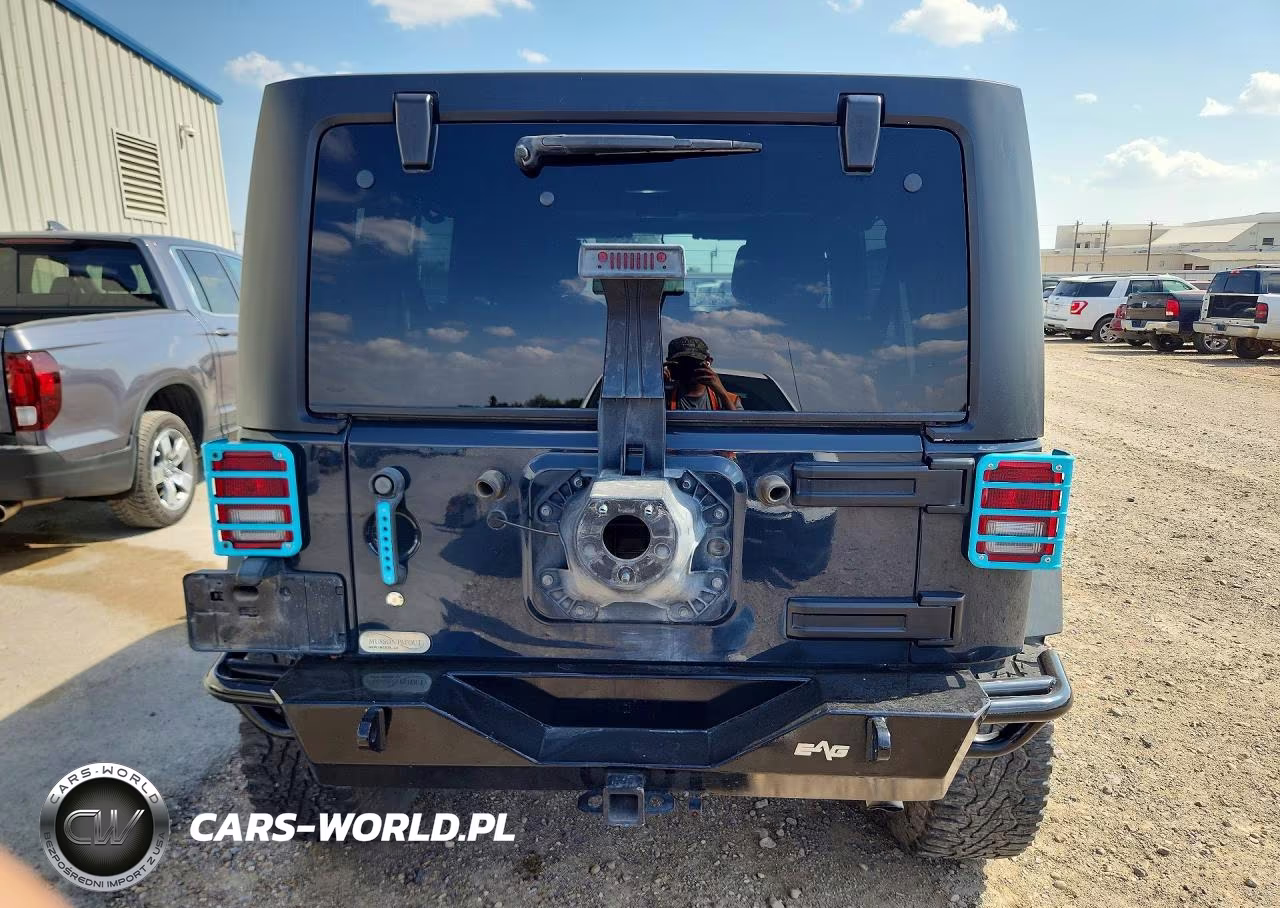 2017 Jeep Wrangler Unlimited Sport VIN:1C4BJWDGXHL521236 - 6