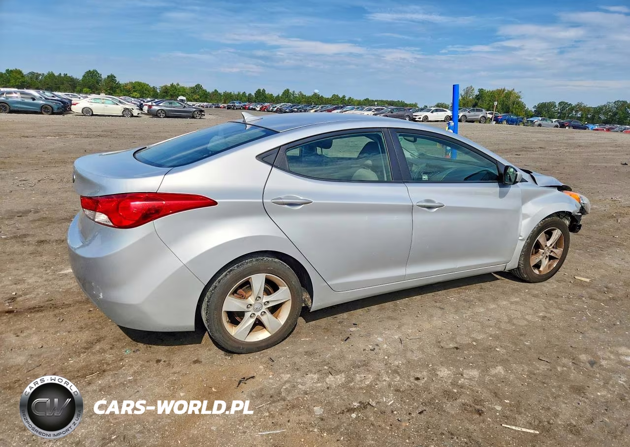 2013 Hyundai Elantra Gls VIN:5NPDH4AE8DH227215 - 3