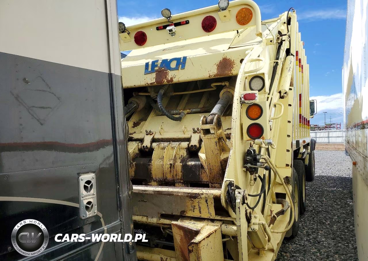 1995 Ford Lts9000 Refuse Truck VIN:1FDZY90L4SVA17576 - 13