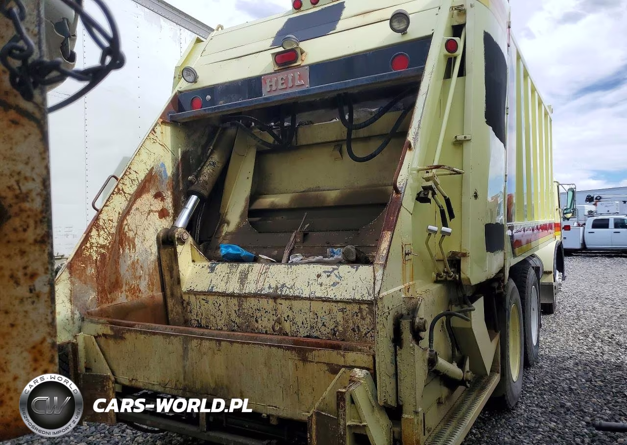 1995 Ford Lts9000 Refuse Truck VIN:1FDZY90L4SVA17576 - 3