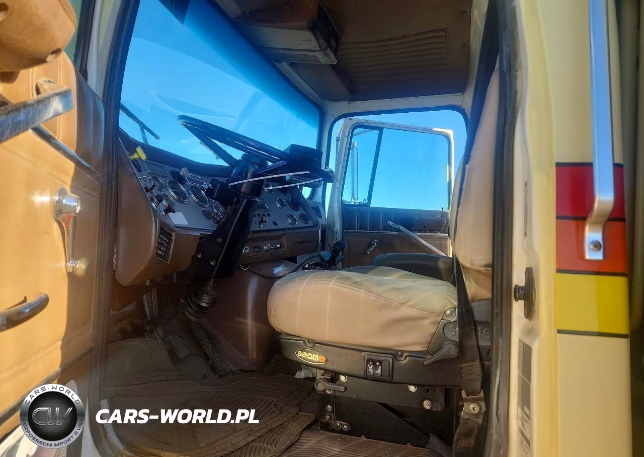 1995 Ford Lts9000 Refuse Truck VIN:1FDZY90L4SVA17576 - 7