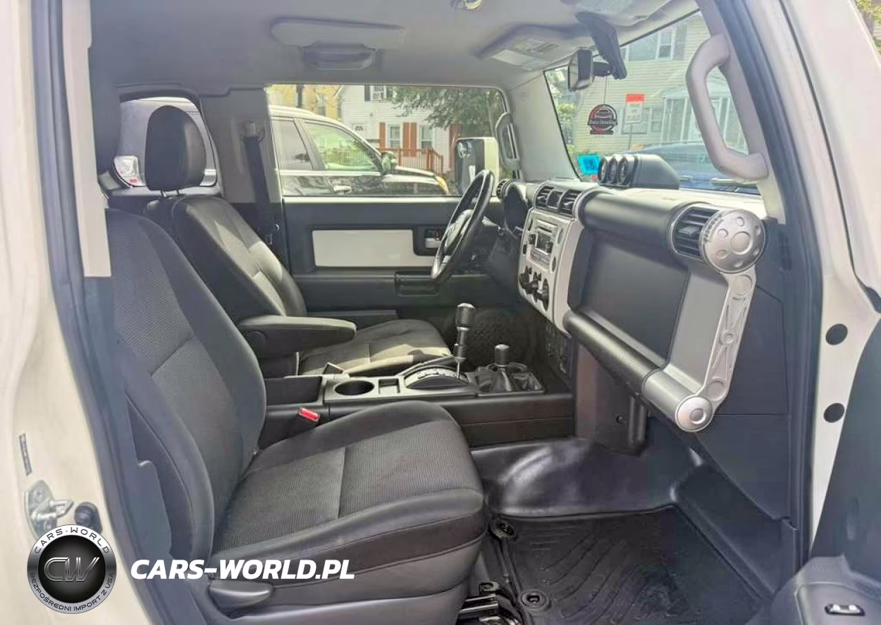 2012 Toyota Fj Cruiser Base VIN:JTEBU4BF1CK147907 - 9