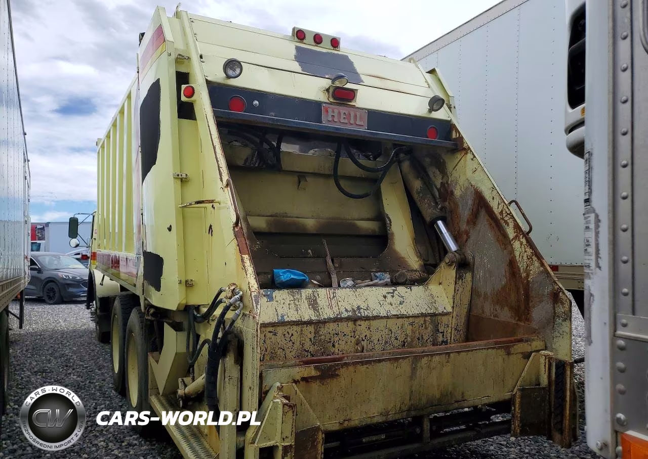 1988 Volvo Wxll Refuse Truck VIN:4V2HCFAD6JU500492 - 2