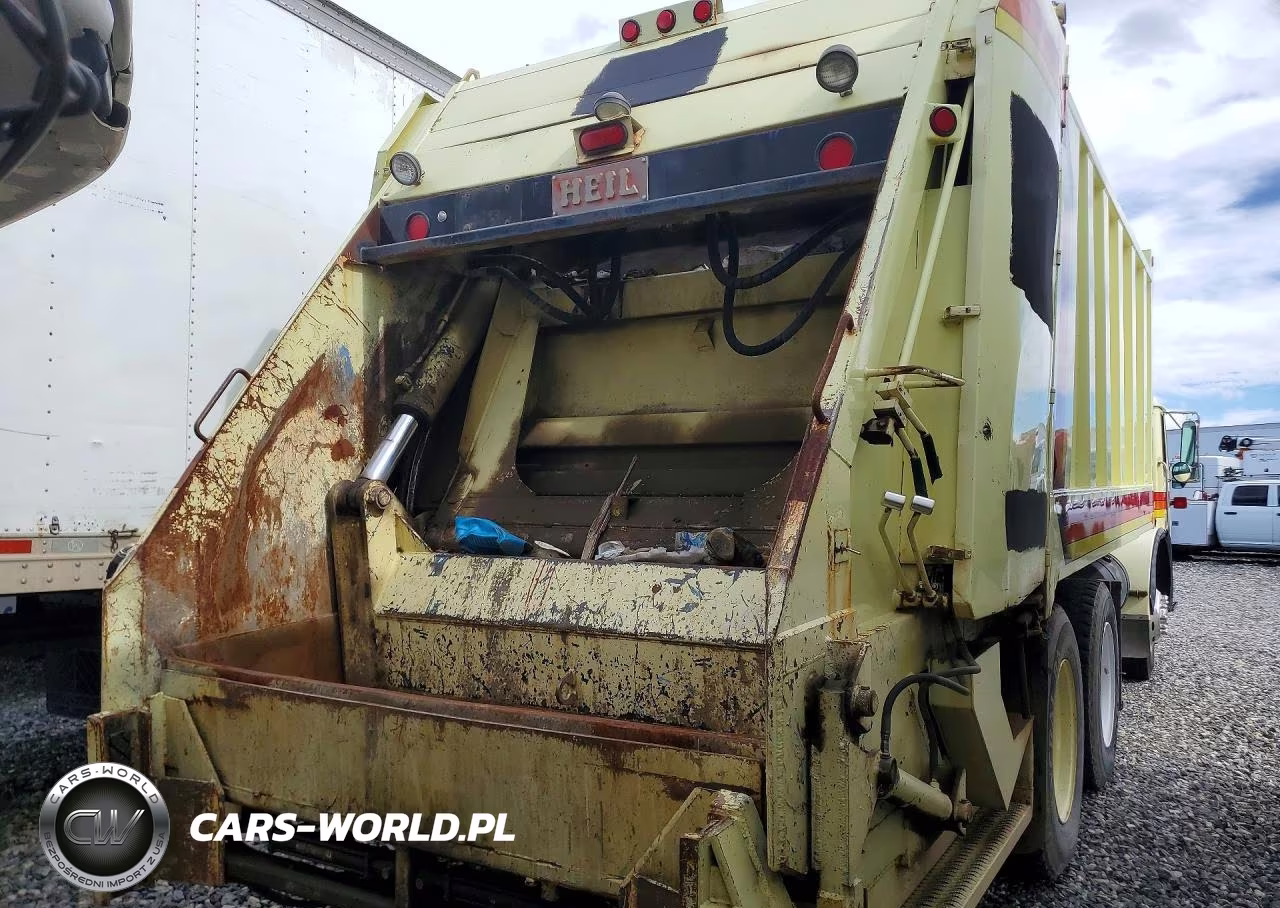 1988 Volvo Wxll Refuse Truck VIN:4V2HCFAD6JU500492 - 3