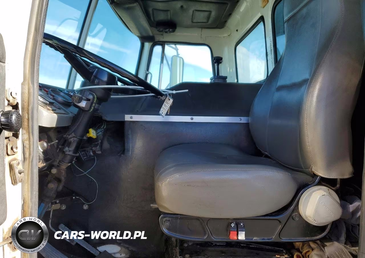 1988 Volvo Wxll Refuse Truck VIN:4V2HCFAD6JU500492 - 7
