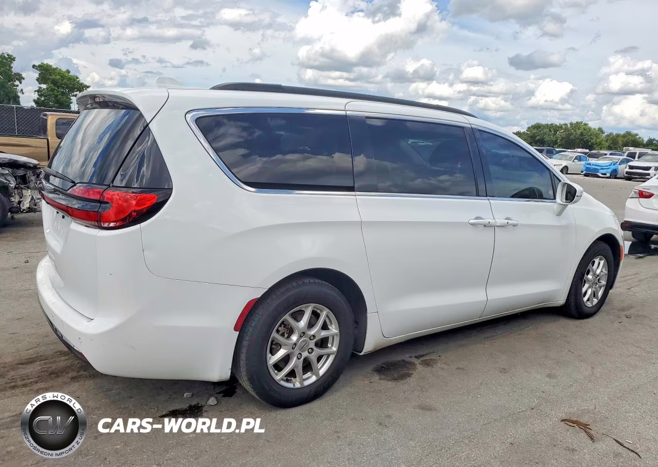2022 Chrysler Pacifica Touring L VIN:2C4RC1BG1NR150680 - 3