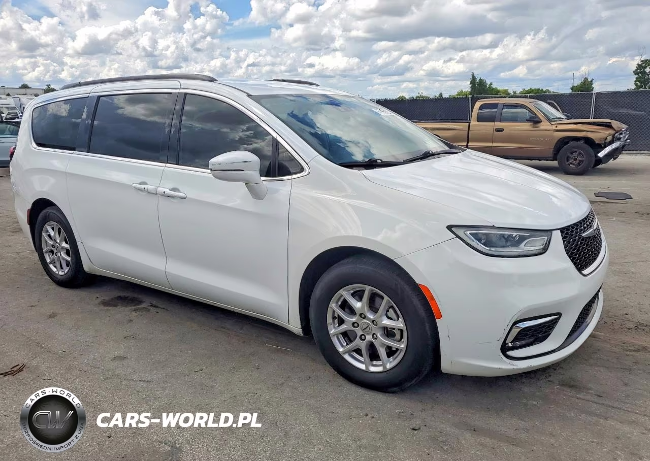 2022 Chrysler Pacifica Touring L VIN:2C4RC1BG1NR150680 - 4