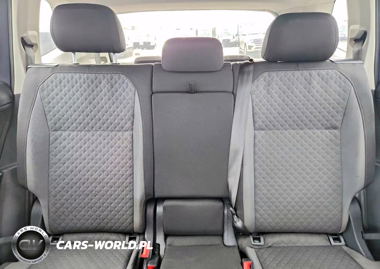 2019 Volkswagen Tiguan S VIN:3VV1B7AX1KM142992 - 10
