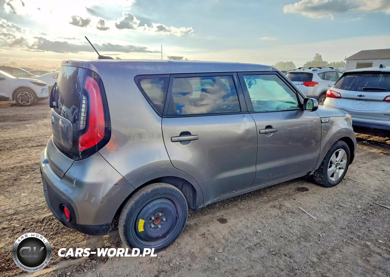 2018 Kia Soul Base VIN:KNDJN2A23J7555602 - 3