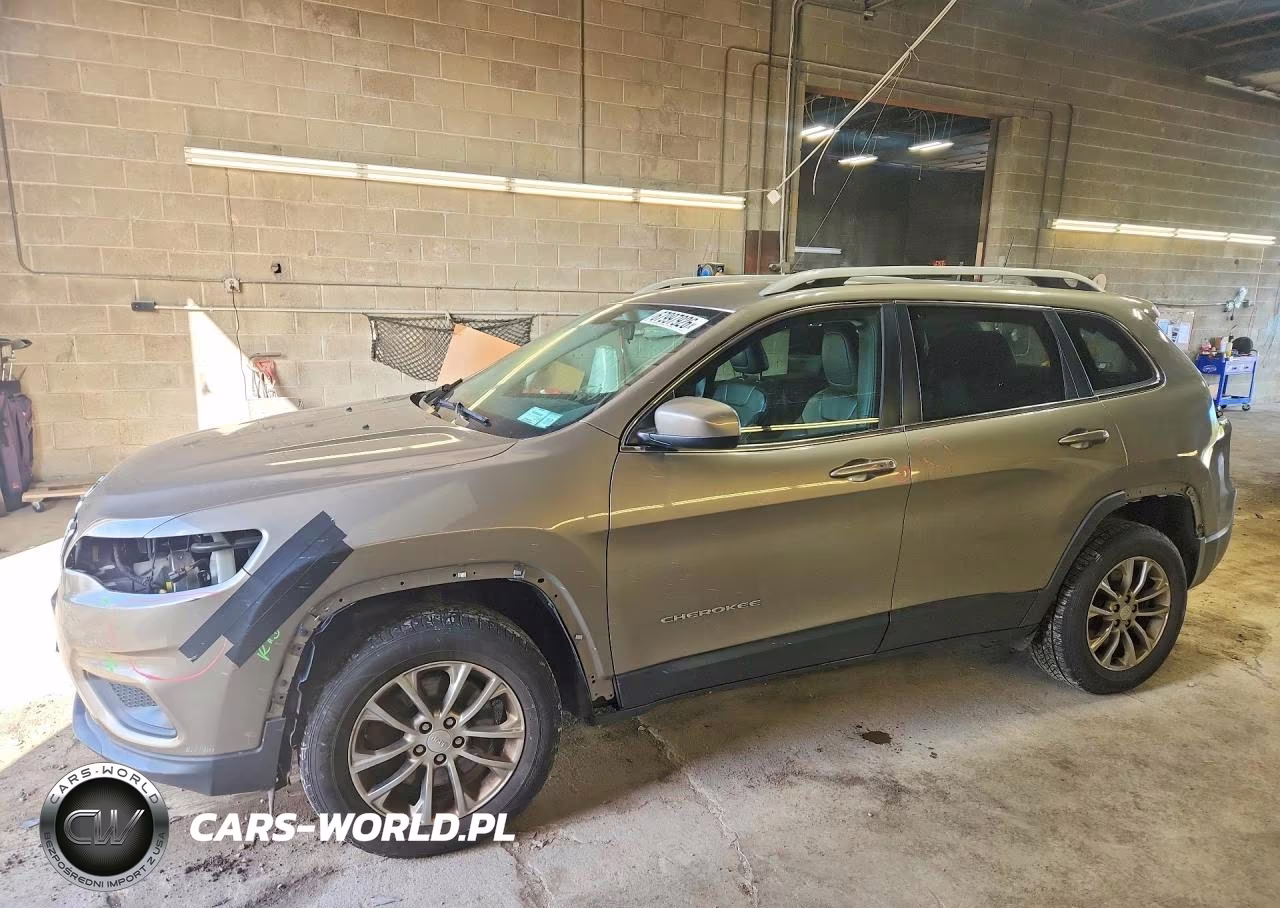 2019 Jeep Cherokee Latitude Plus VIN:1C4PJMLB3KD186354 - 1
