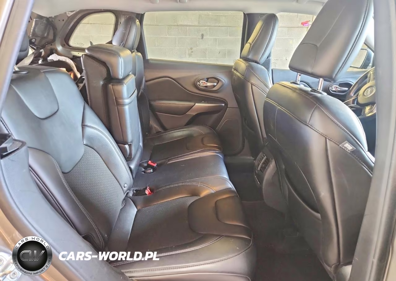 2019 Jeep Cherokee Latitude Plus VIN:1C4PJMLB3KD186354 - 11