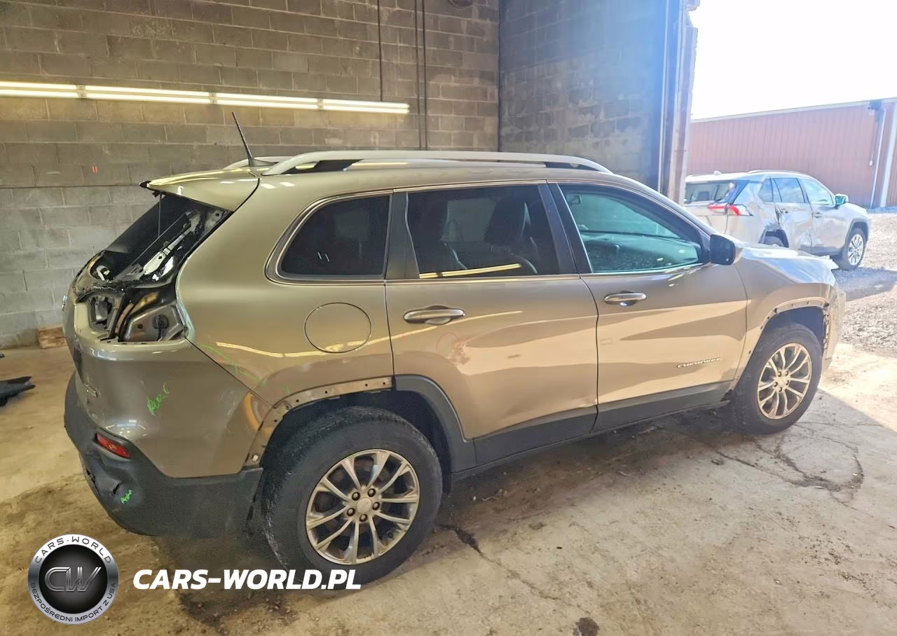 2019 Jeep Cherokee Latitude Plus VIN:1C4PJMLB3KD186354 - 3