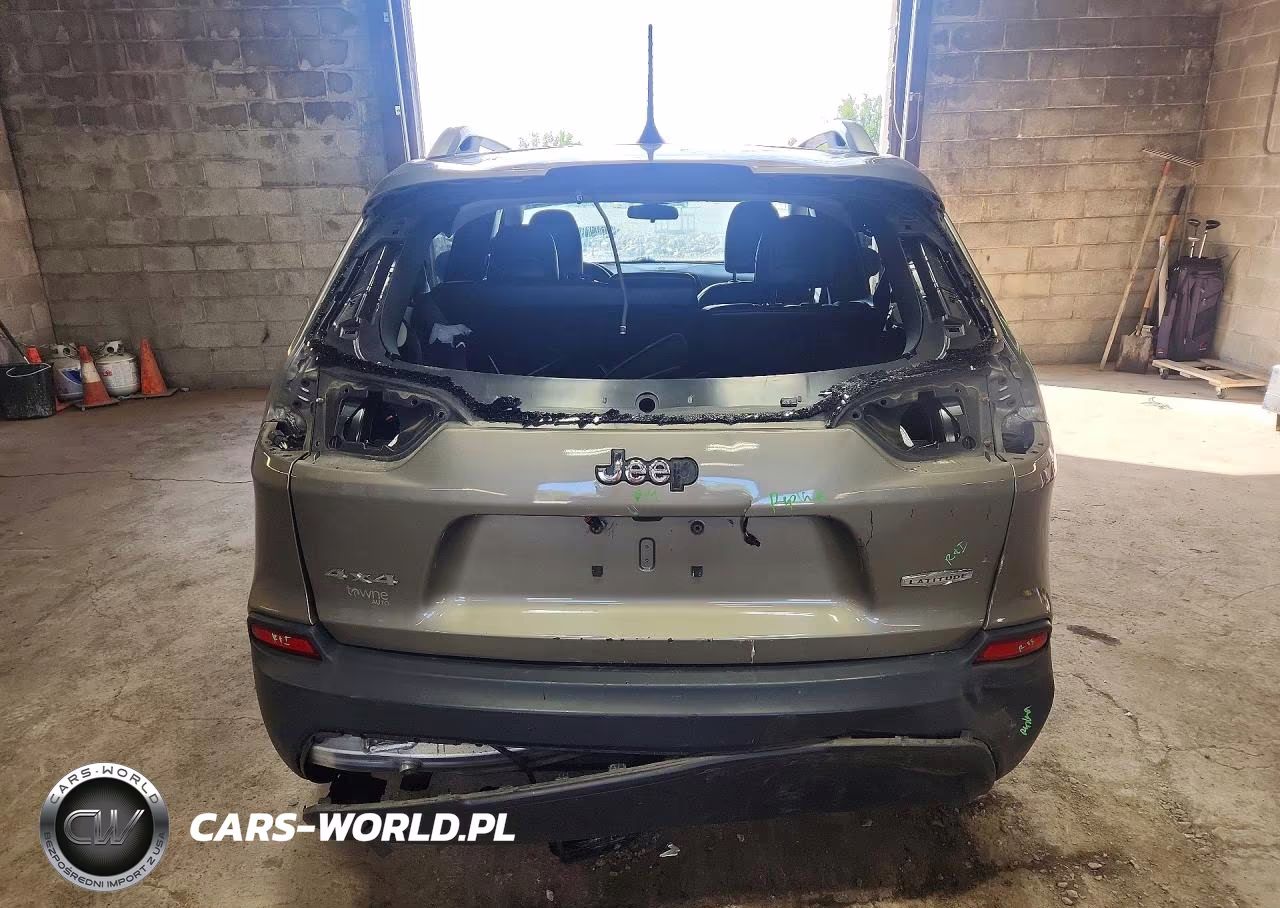 2019 Jeep Cherokee Latitude Plus VIN:1C4PJMLB3KD186354 - 6