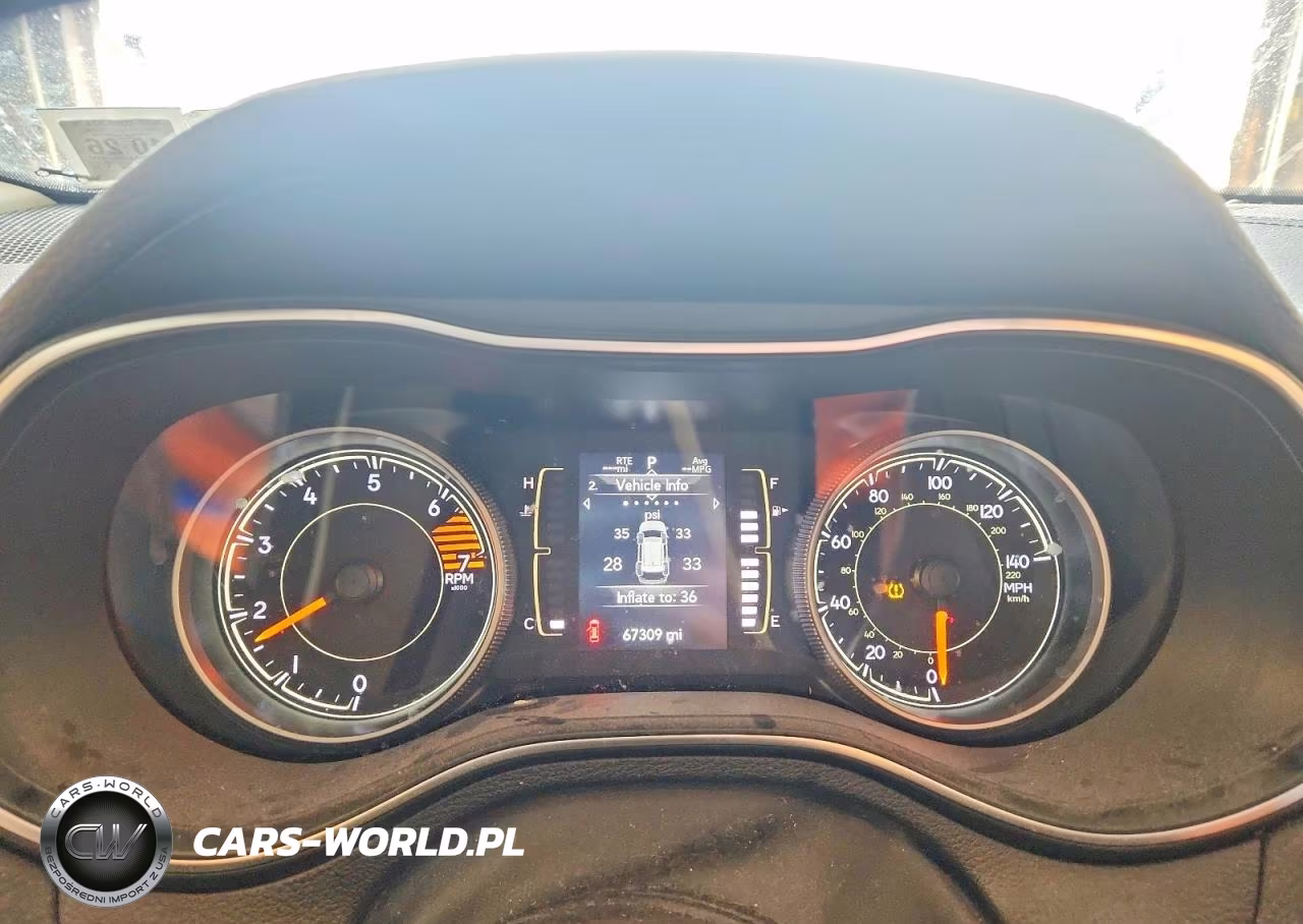 2019 Jeep Cherokee Latitude Plus VIN:1C4PJMLB3KD186354 - 9