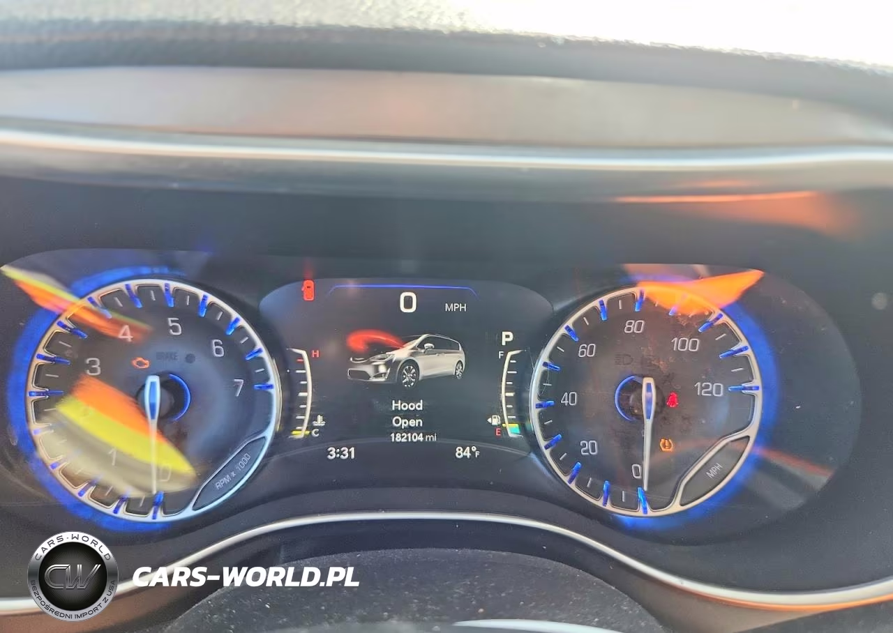 2018 Chrysler Pacifica Limited VIN:2C4RC1GG6JR320793 - 9