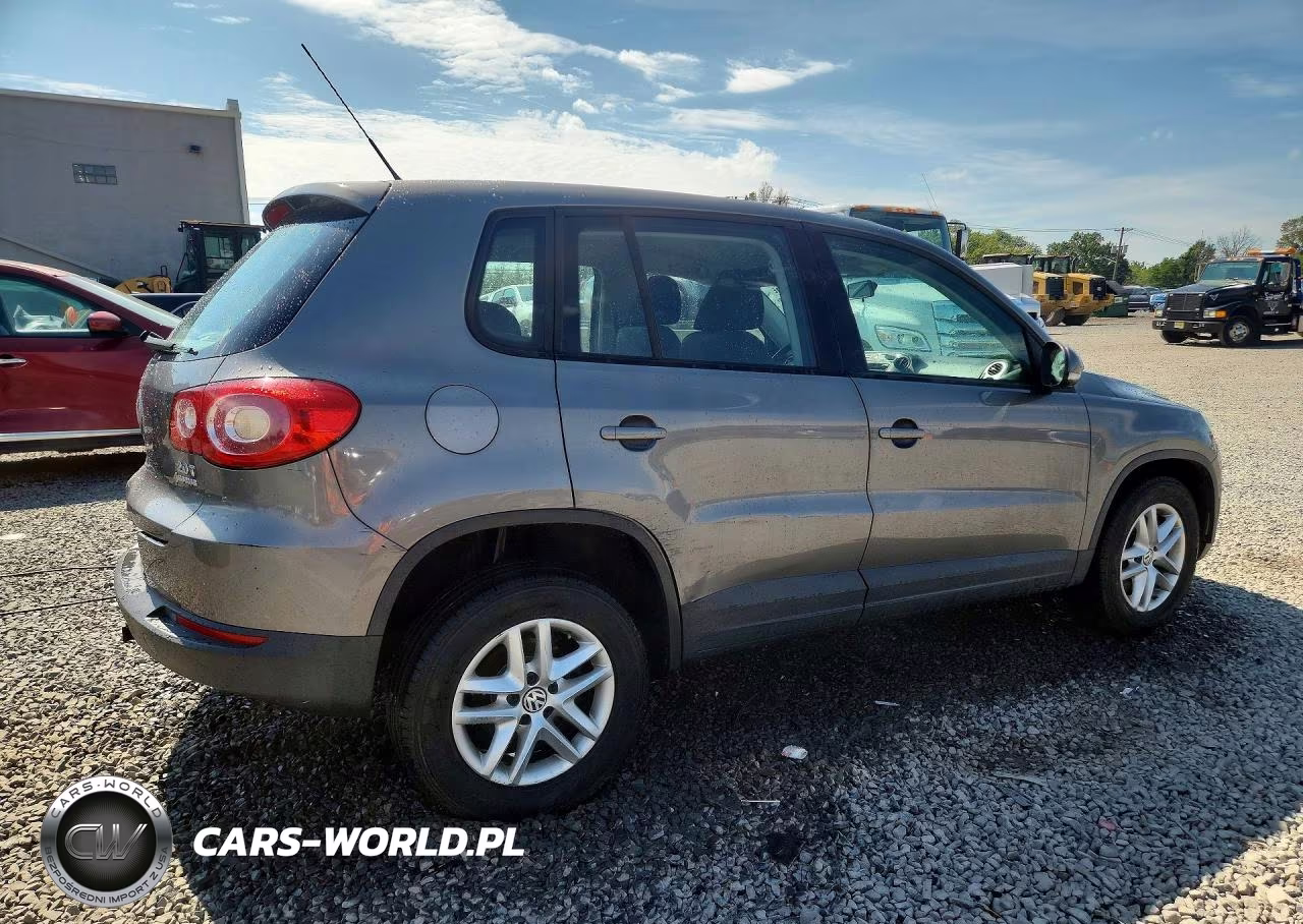 2011 Volkswagen Tiguan S VIN:WVGBV7AX6BW535263 - 3