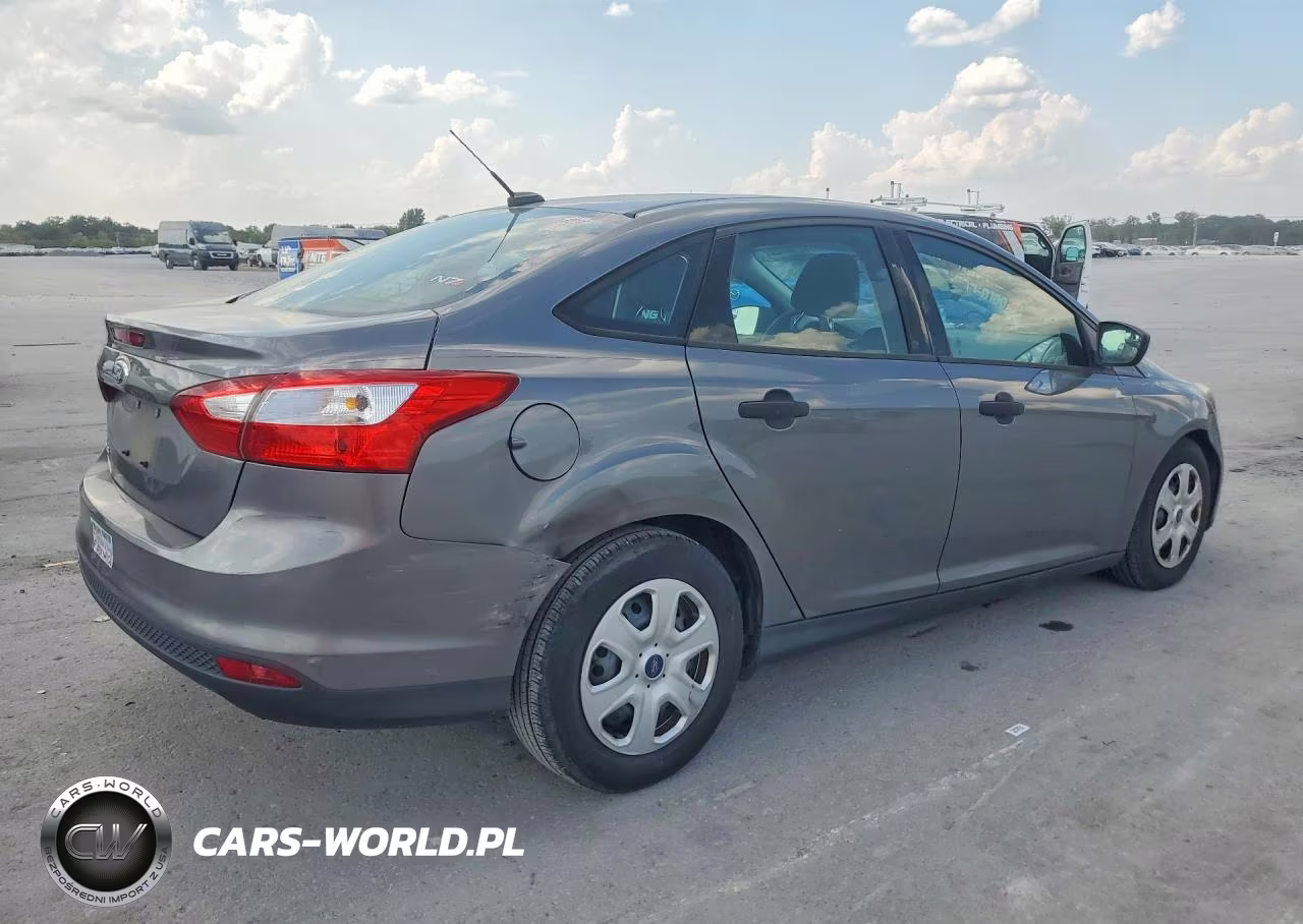 2012 Ford Focus S VIN:1FAHP3E29CL328875 - 3