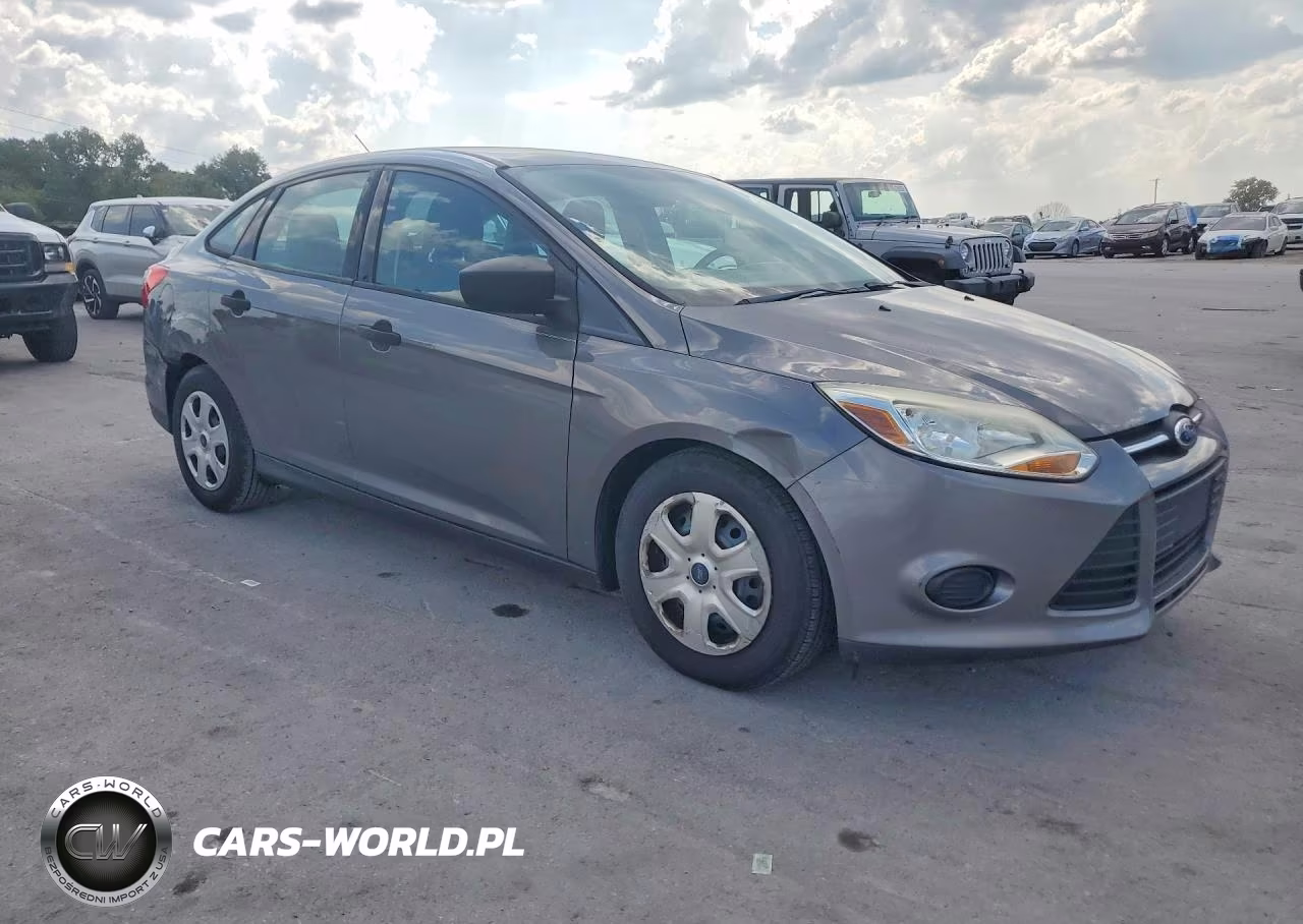 2012 Ford Focus S VIN:1FAHP3E29CL328875 - 4