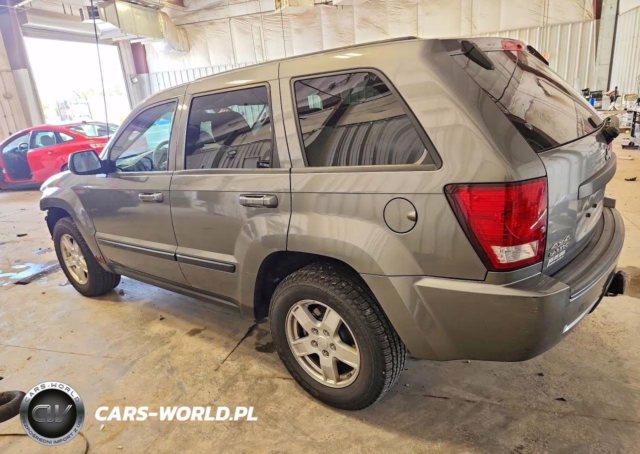 2007 Jeep Grand Cherokee Laredo VIN:1J8GR48K27C641671 - 2