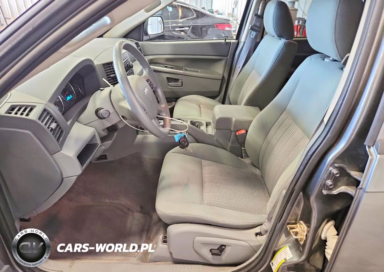 2007 Jeep Grand Cherokee Laredo VIN:1J8GR48K27C641671 - 7