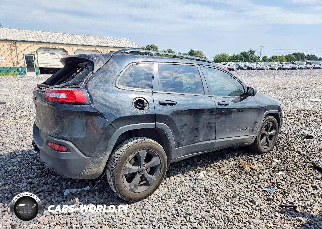 2016 Jeep Cherokee Latitude VIN:1C4PJMCSXGW163262 - 3