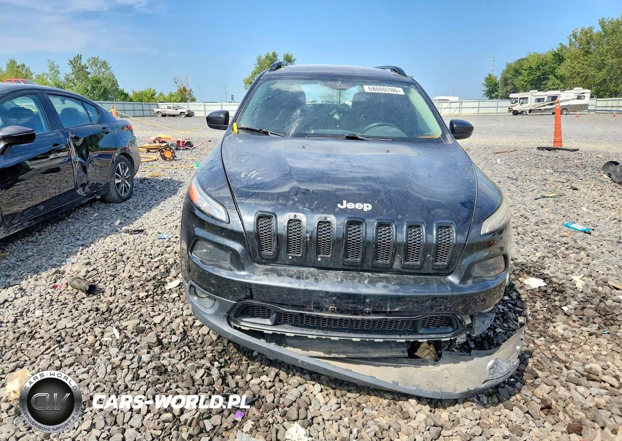 2016 Jeep Cherokee Latitude VIN:1C4PJMCSXGW163262 - 5