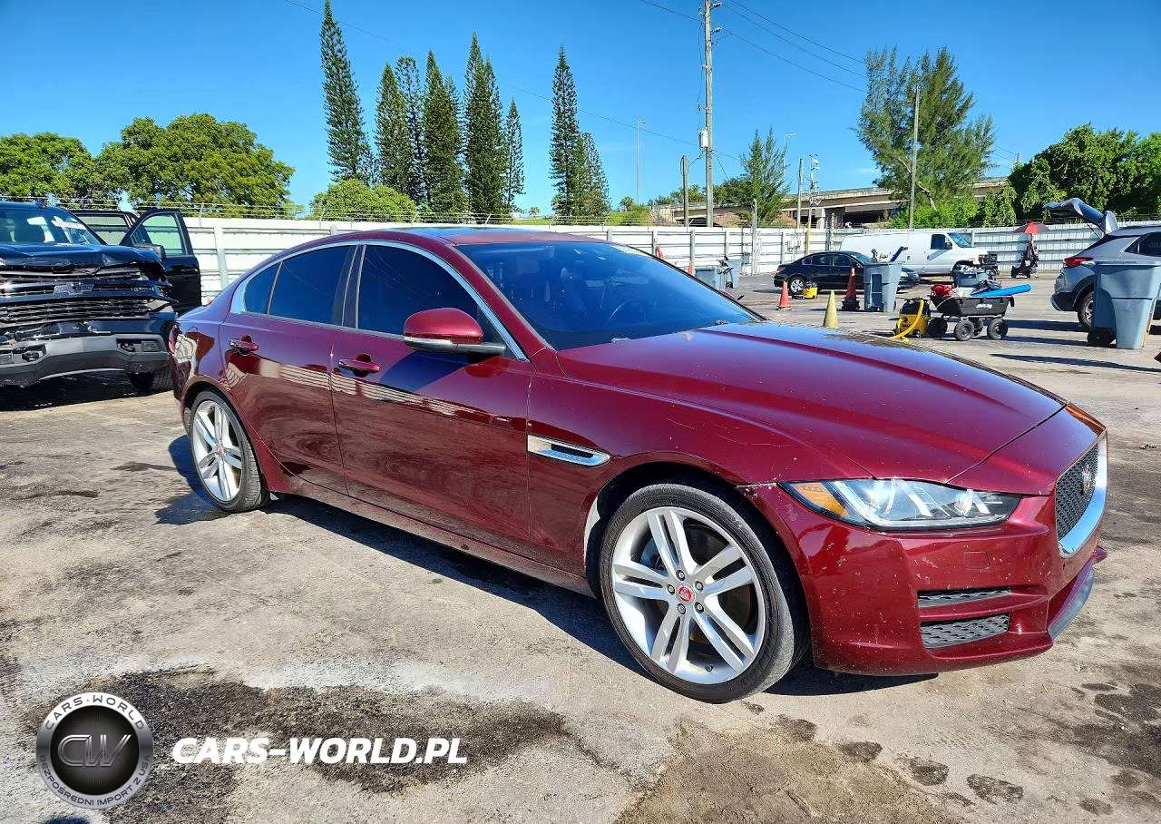 2017 Jaguar Xe VIN:SAJAJ4BV1HCP10246 - 4