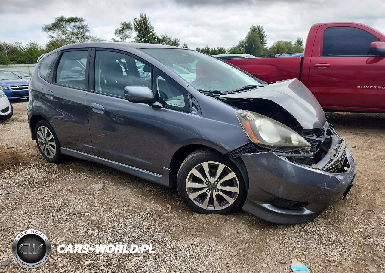 2013 Honda Fit Sport VIN:JHMGE8H54DC038221 - 4