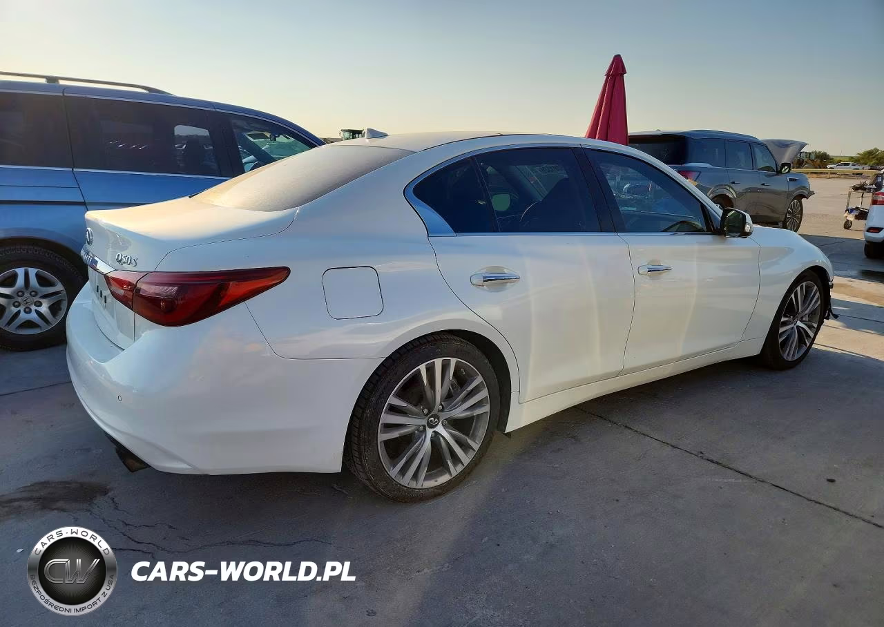 2018 Infiniti Q50 Luxe VIN:JN1EV7AP0JM359440 - 3