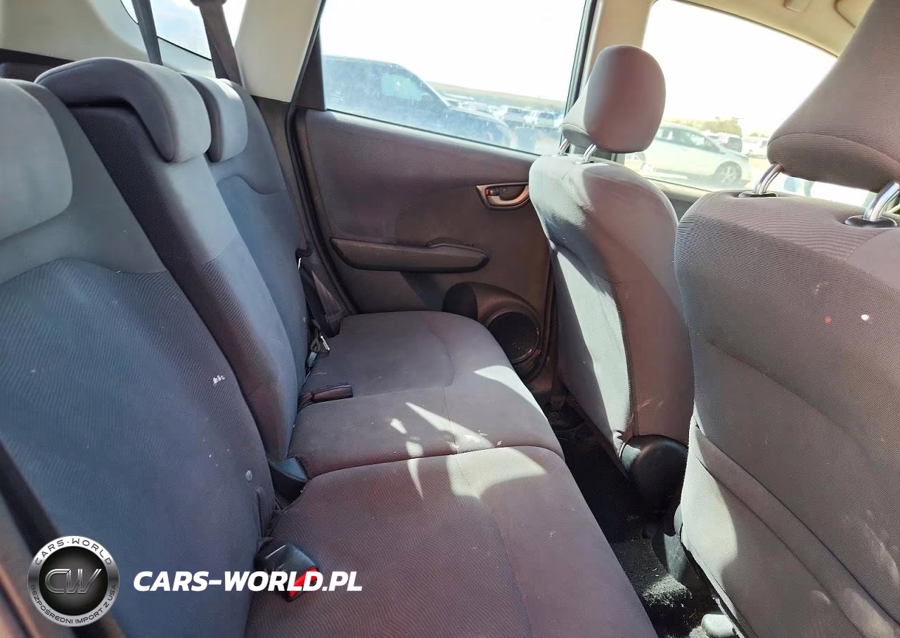 2010 Honda Fit VIN:JHMGE8H27AC012553 - 10