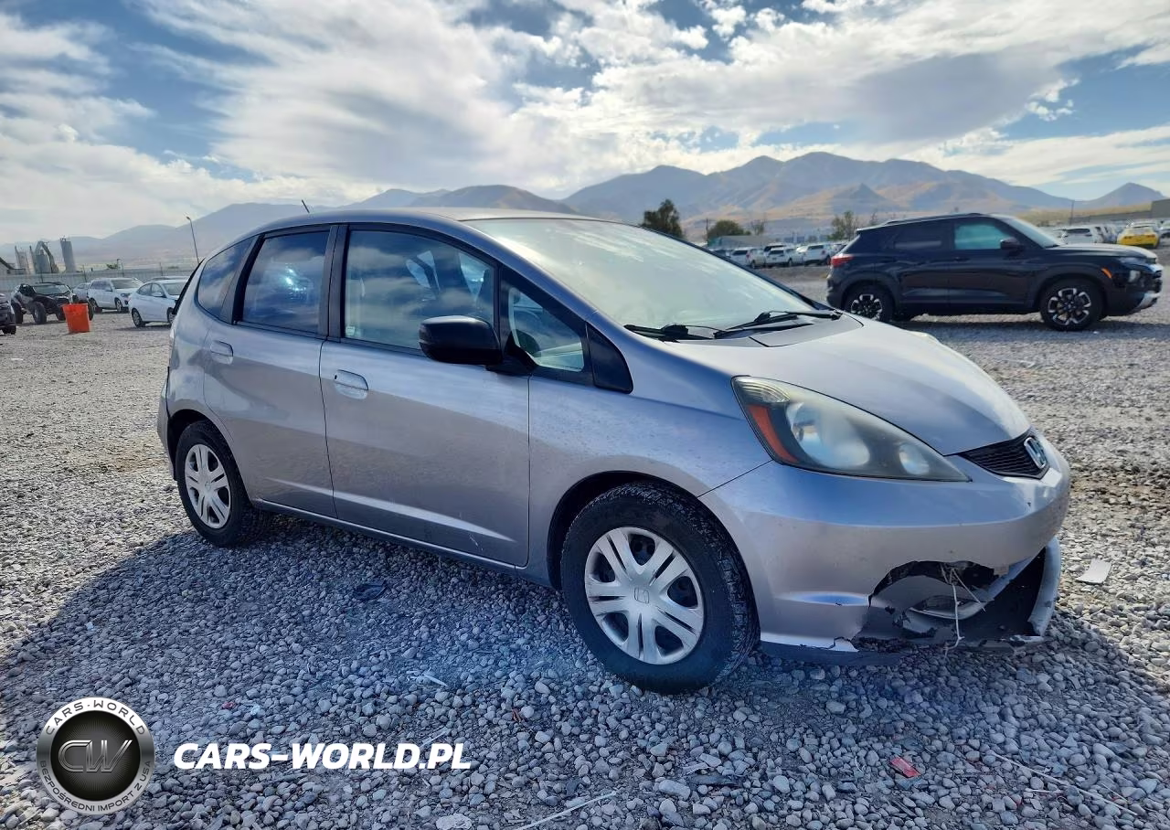 2010 Honda Fit VIN:JHMGE8H27AC012553 - 4