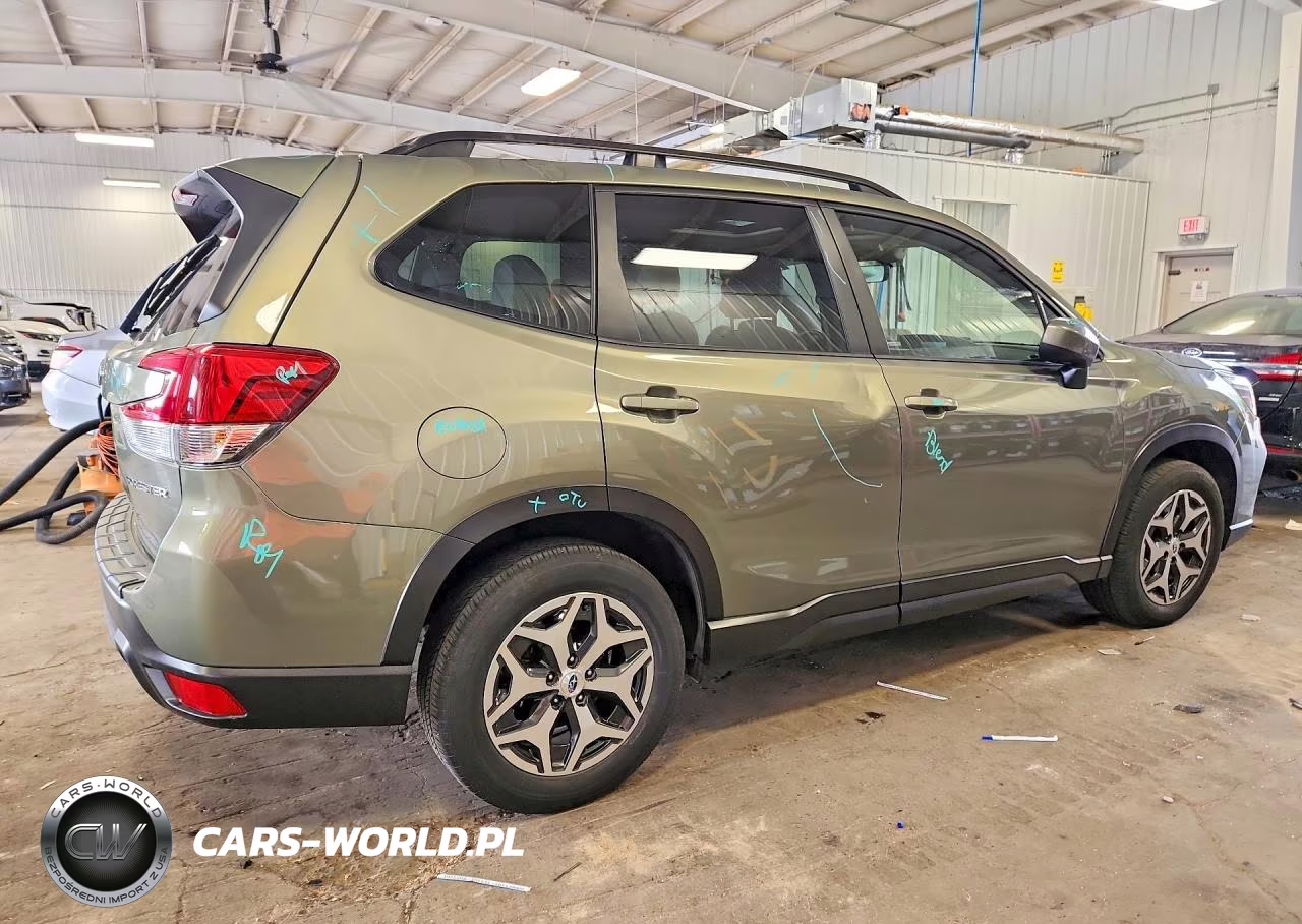 2019 Subaru Forester Premium VIN:JF2SKAGC0KH558090 - 3
