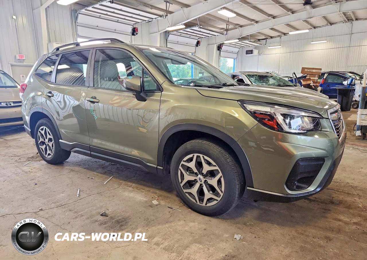 2019 Subaru Forester Premium VIN:JF2SKAGC0KH558090 - 4