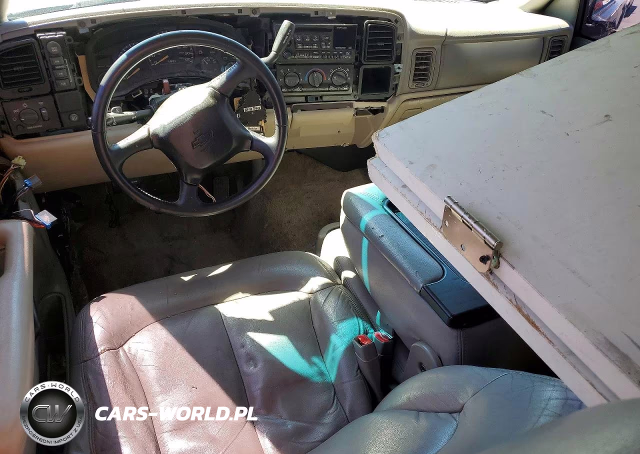 2002 Chevrolet Tahoe K1500 VIN:1GNEK13TX2R199396 - 8