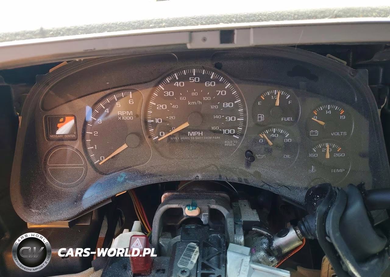 2002 Chevrolet Tahoe K1500 VIN:1GNEK13TX2R199396 - 9